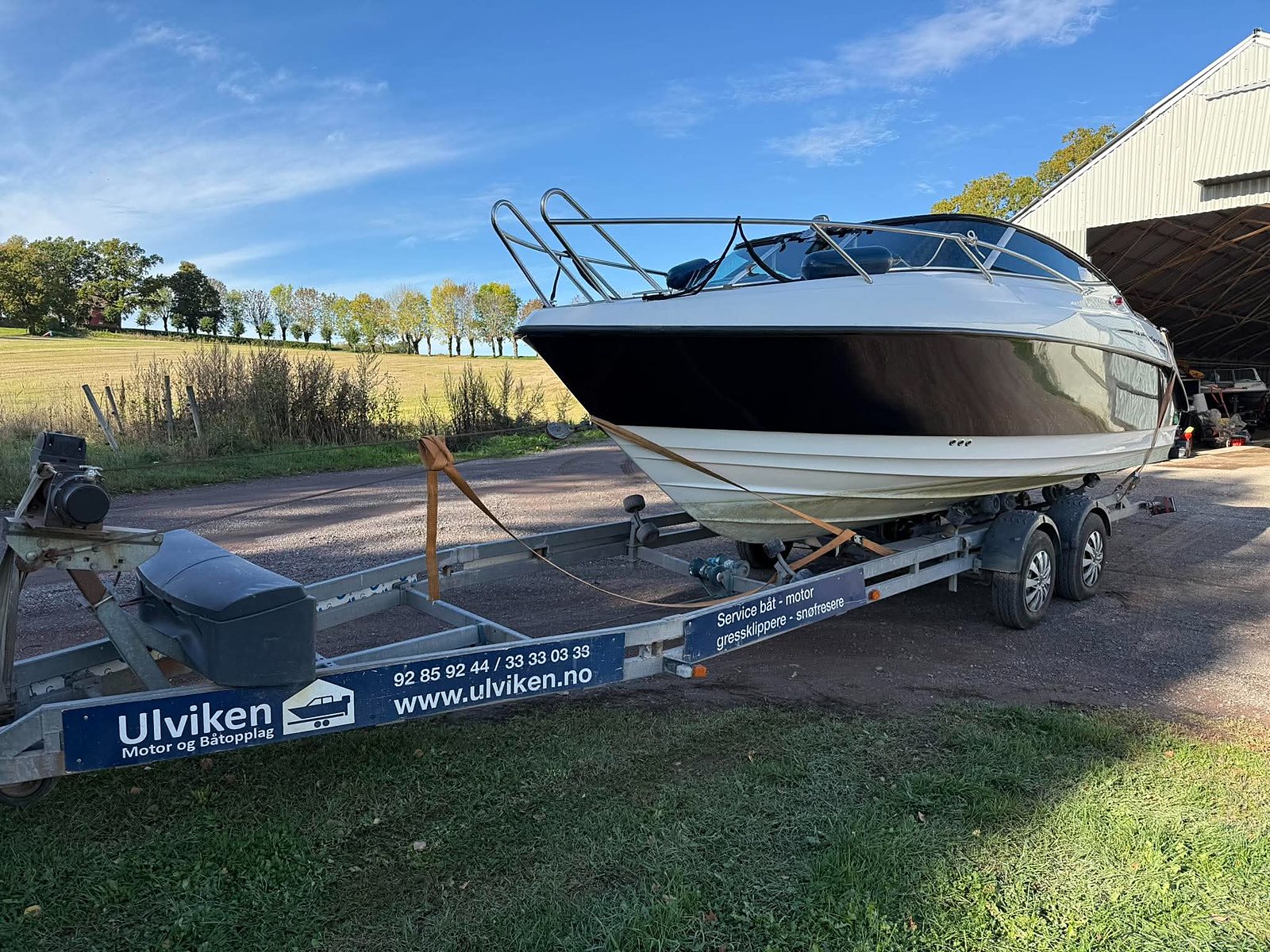 Båt på Ulviken-hengeren utenfor hallen på Aker gård